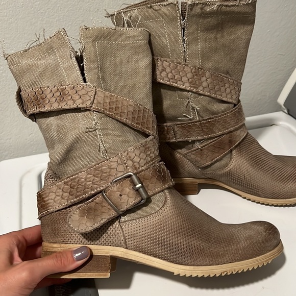 Anthea Python and canvas boots from Rome, Italy - Picture 2 of 9